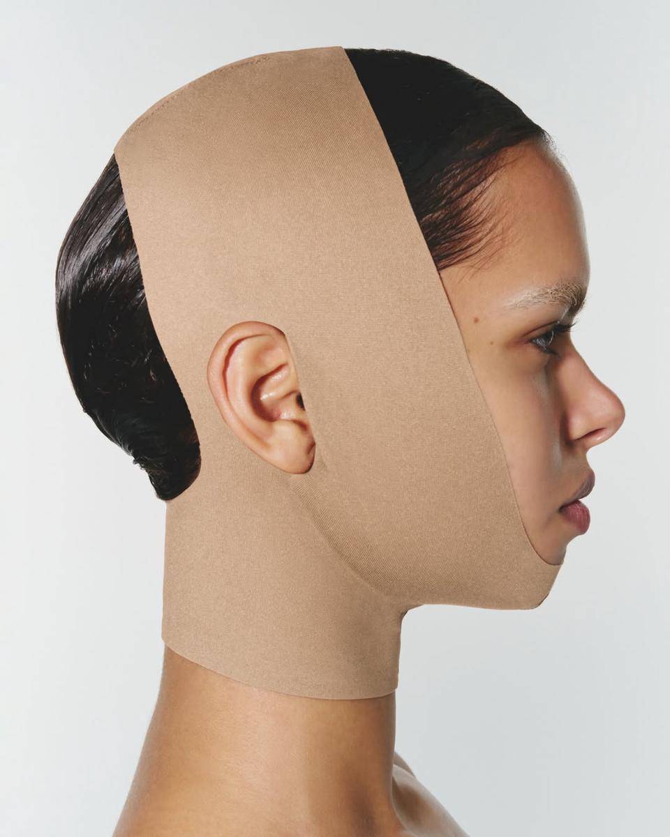  Skims Seamless Sculpt Face Wrap (instagram.com/skims)