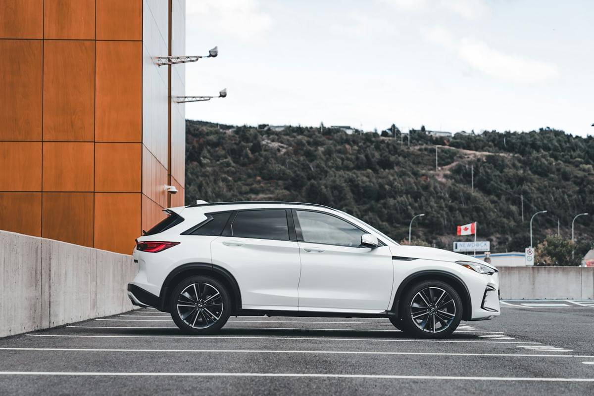 ilustrasi mobil crossover (unsplash.com/Erik Mclean)