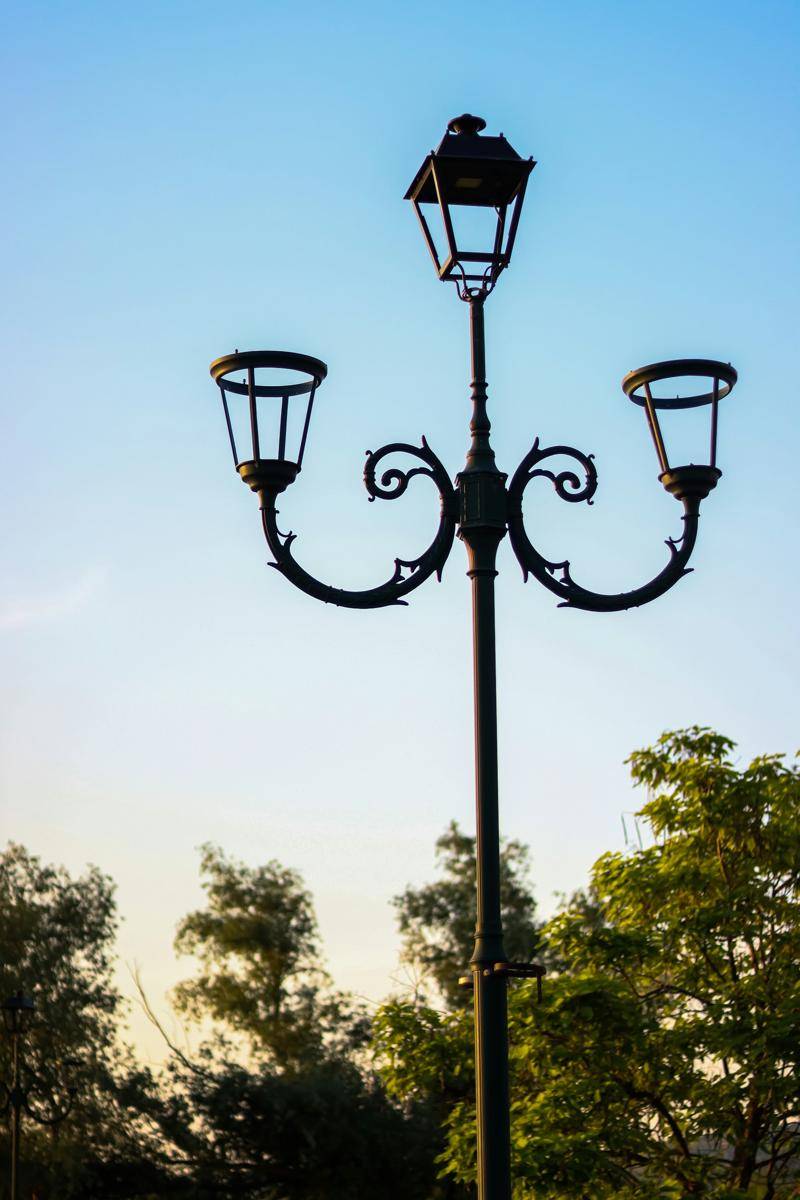 lampu taman estetik (pexels.com/Fermoar.ro)