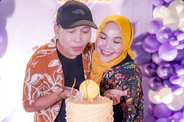 Ulang Tahun Ibunda Ayu Ting Ting (instagram.com/mom_ayting92_)