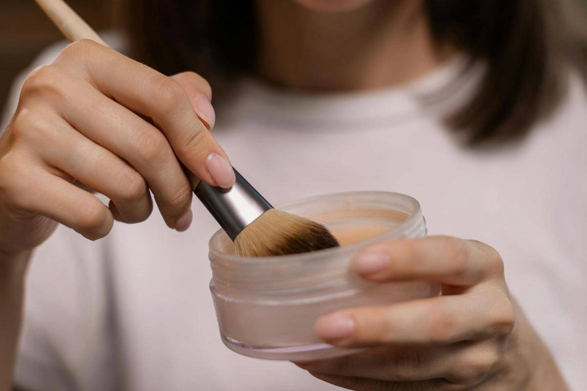 ilustrasi produk loose powder 