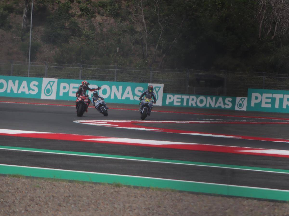 Pembalap MotoGP pada sesi sprint race di Sirkuit Mandalika, Sabtu (4/10/2025). (IDN Times/Linggauni)