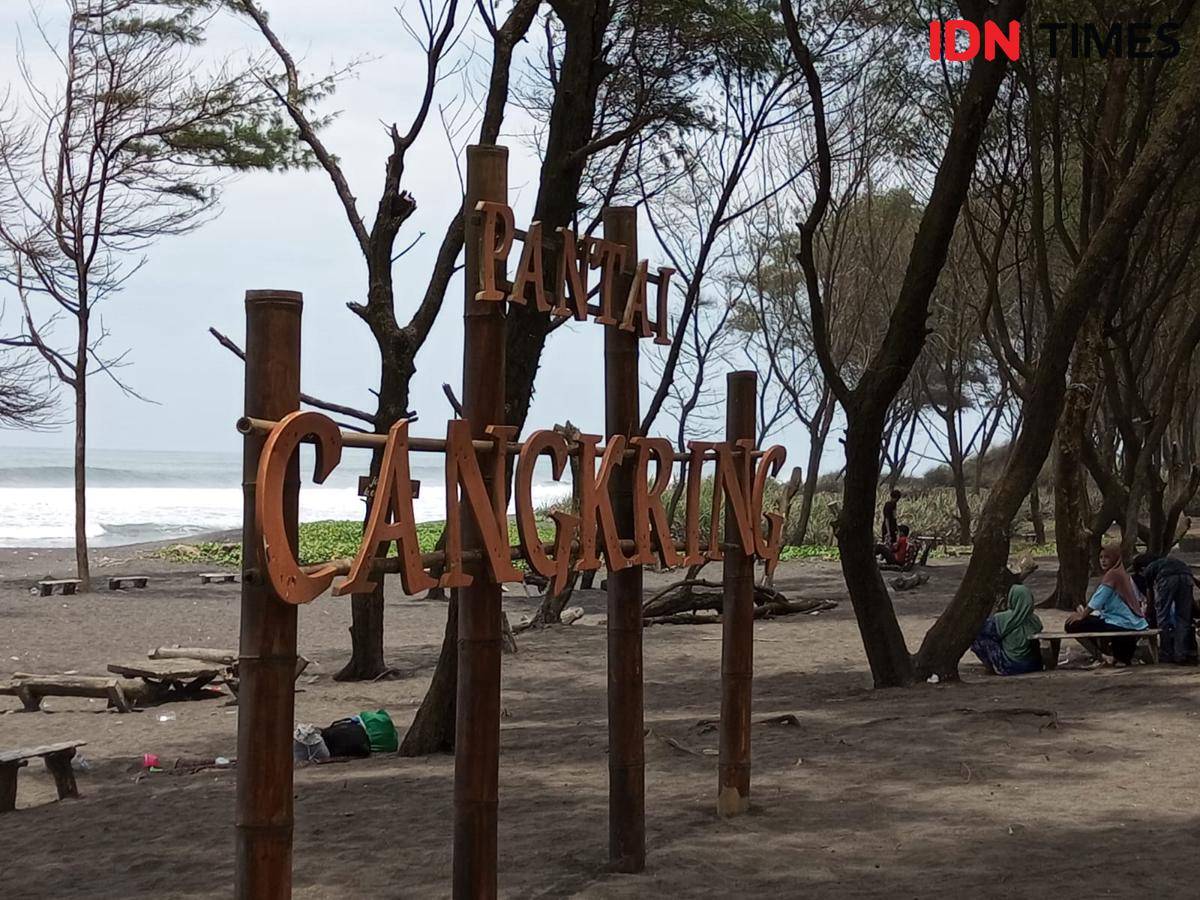 Pantai Cangkring Kabupaten Bantul.