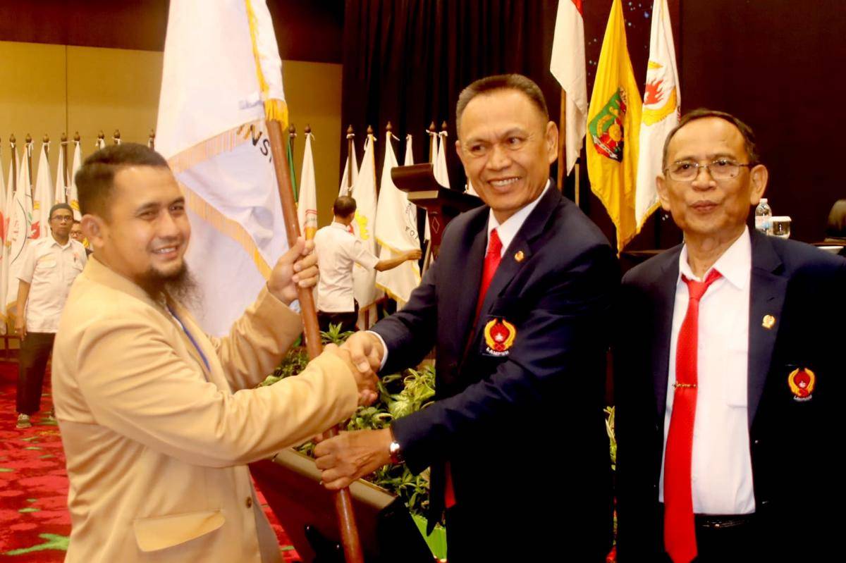 Ketua KONI Lampung, Taufik Hidayat bersama Perwakilan KSMI, Selamet (Dok KONI Lampung)