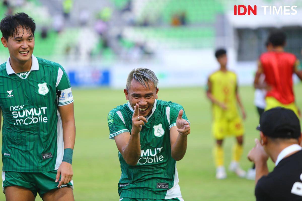 Striker PSMS Rudiyana mencetak brace ke gawang Sriwijaya FC (IDN Times/Doni Hermawan)