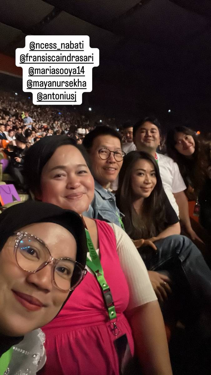 artis nonton Mariah Carey