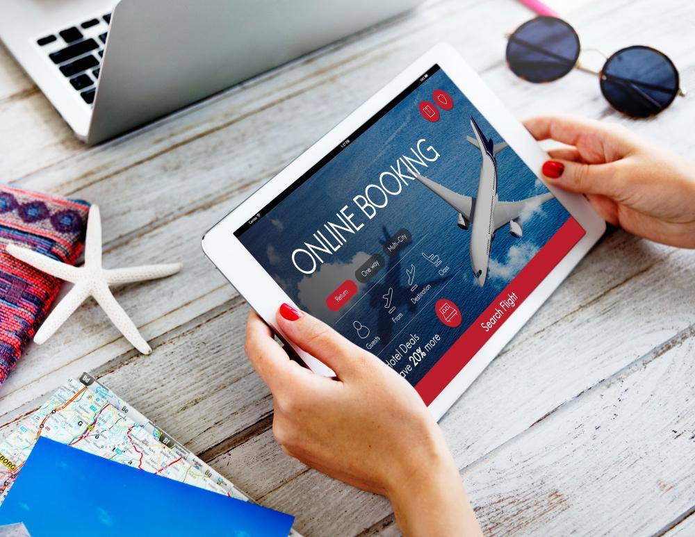 ilustrasi booking tiket online 