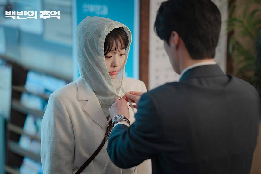 Still cut drama A Hundred Memories (dok. JTBC/A Hundred Memories)