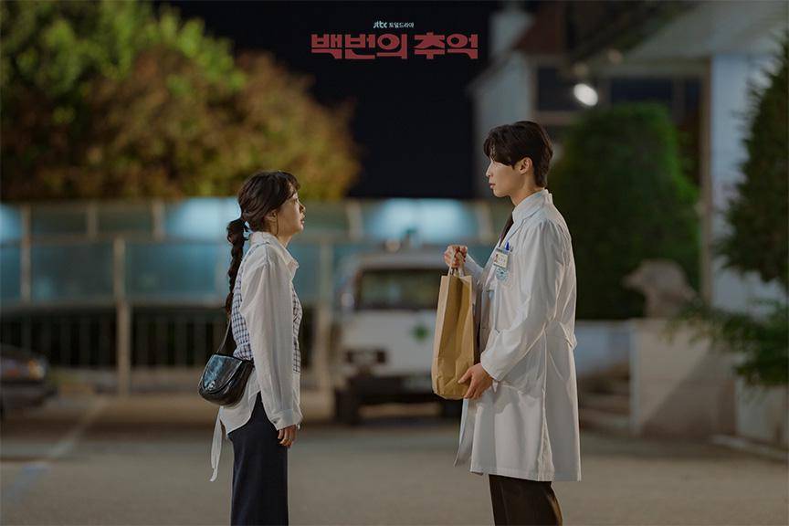 Still cut drama A Hundred Memories (dok. JTBC/A Hundred Memories)