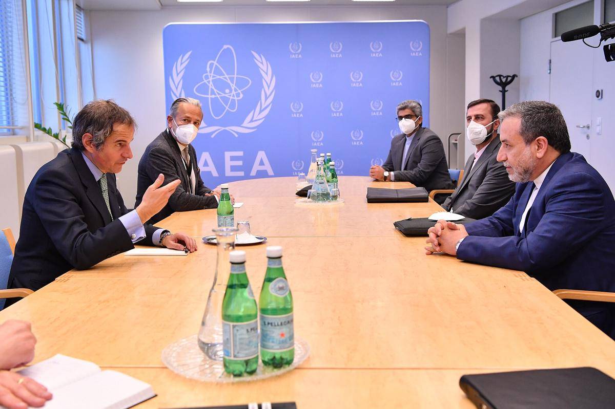 Direktur IAEA, Rafael Mariano Grossi dan Menlu Iran,  Abbas Araghchi. (IAEA Imagebank, CC BY 2.0 <https://creativecommons.org/licenses/by/2.0>, via Wikimedia Commons)