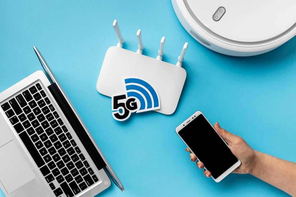 ilustrasi router dan perangkat elektronik 