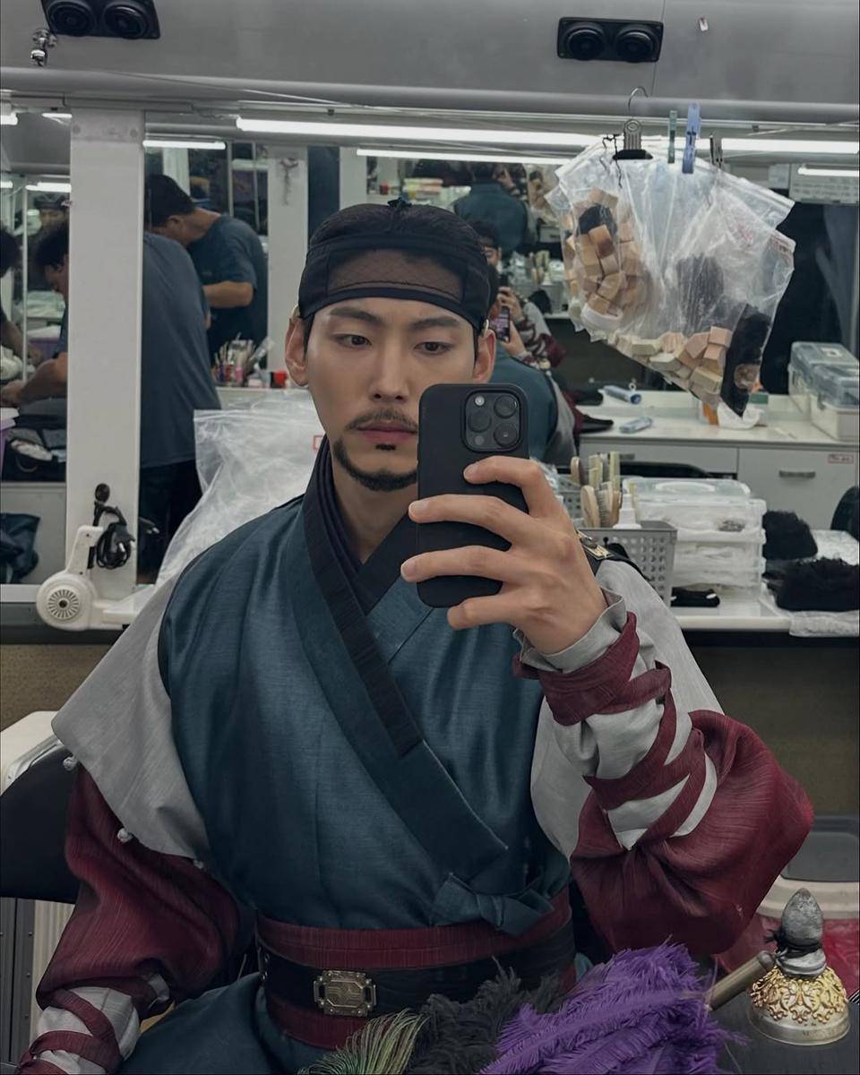 potret asli Park Young Woon (instagram.com/actorwoon)