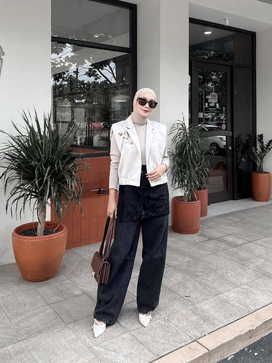 OOTD Vest ala Uwie Mariska (instagram.com/uwiemariska)