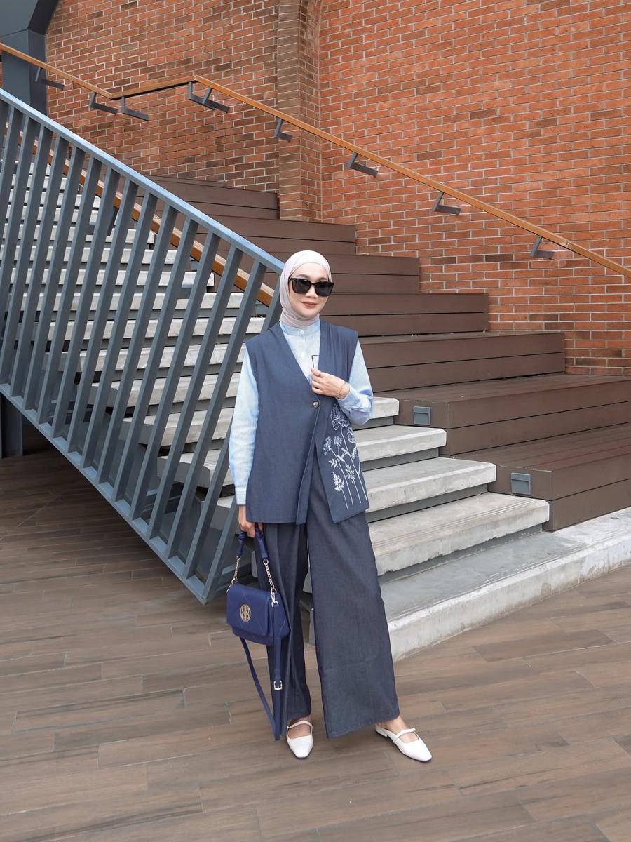 OOTD Vest ala Uwie Mariska (instagram.com/uwiemariska)