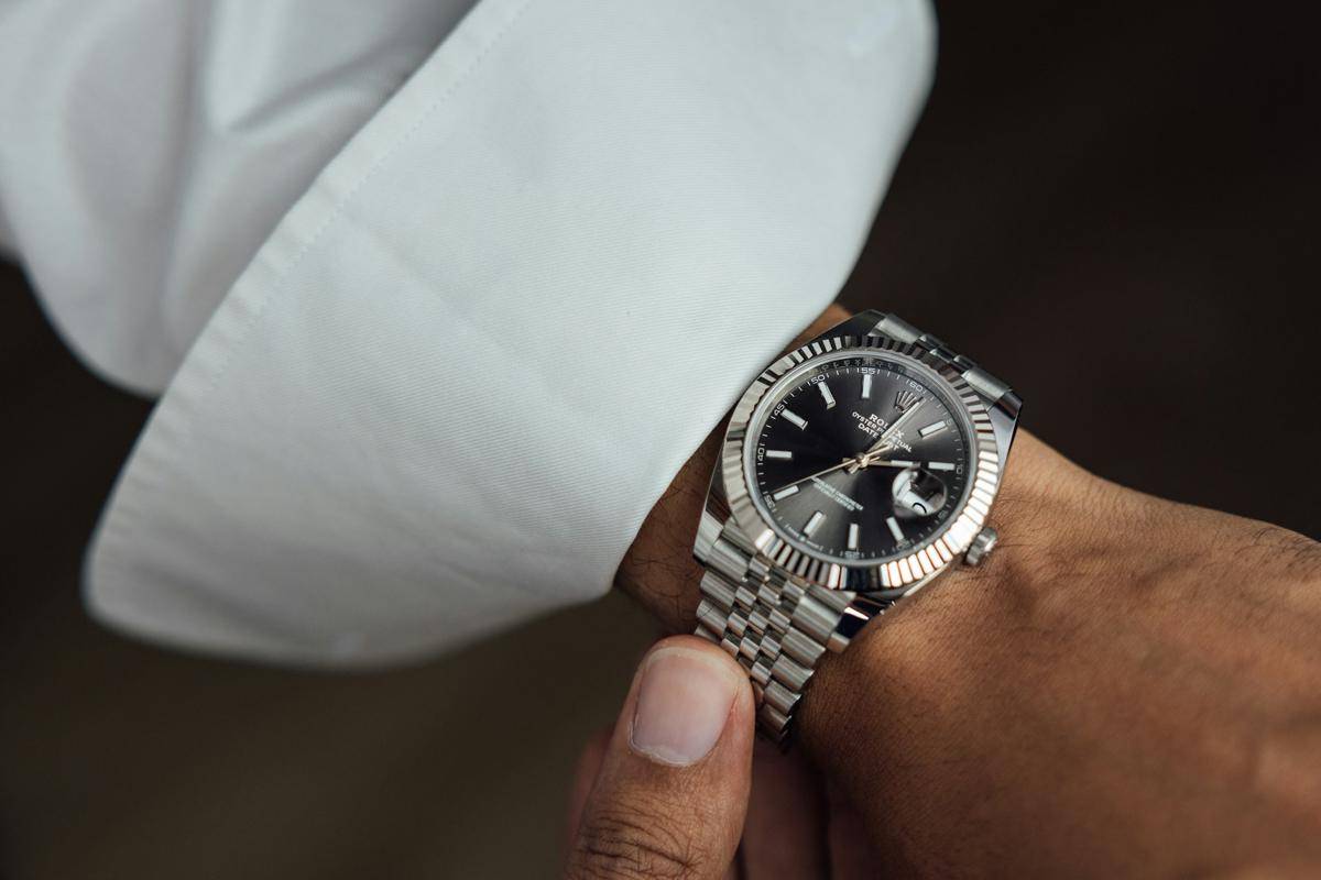 ilustrasi jam tangan stainless steel (unsplash.com/Filipp Romanovski)