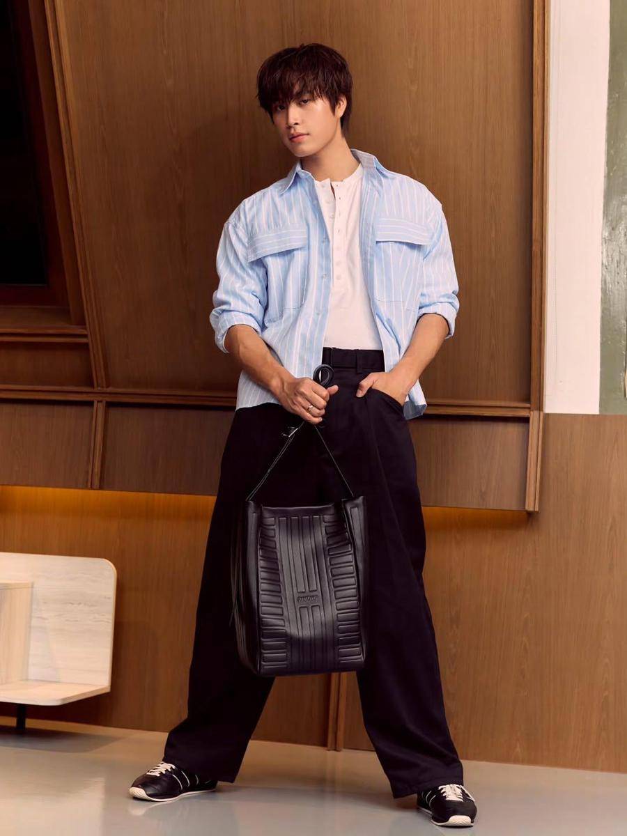 styling black pants ala Gemini Norawit (instagram.com/gemini_nt)