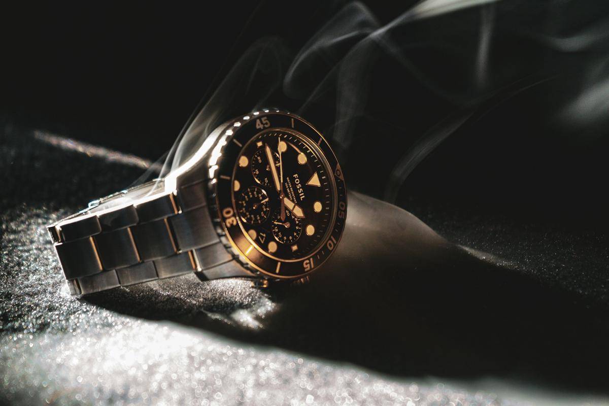 ilustrasi jam tangan stainless steel (unsplash.com/Hugo Delauney)