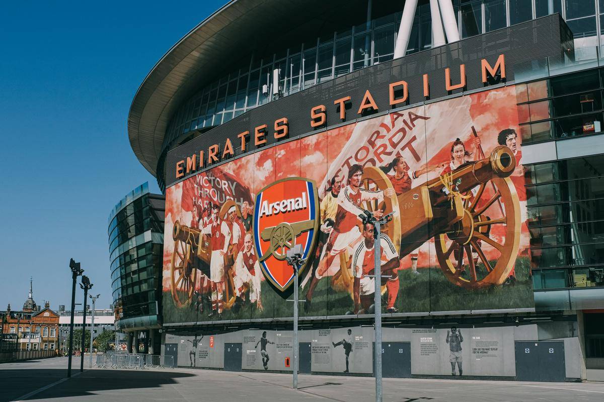 ilustrasi tampilan luar Emirates Stadium