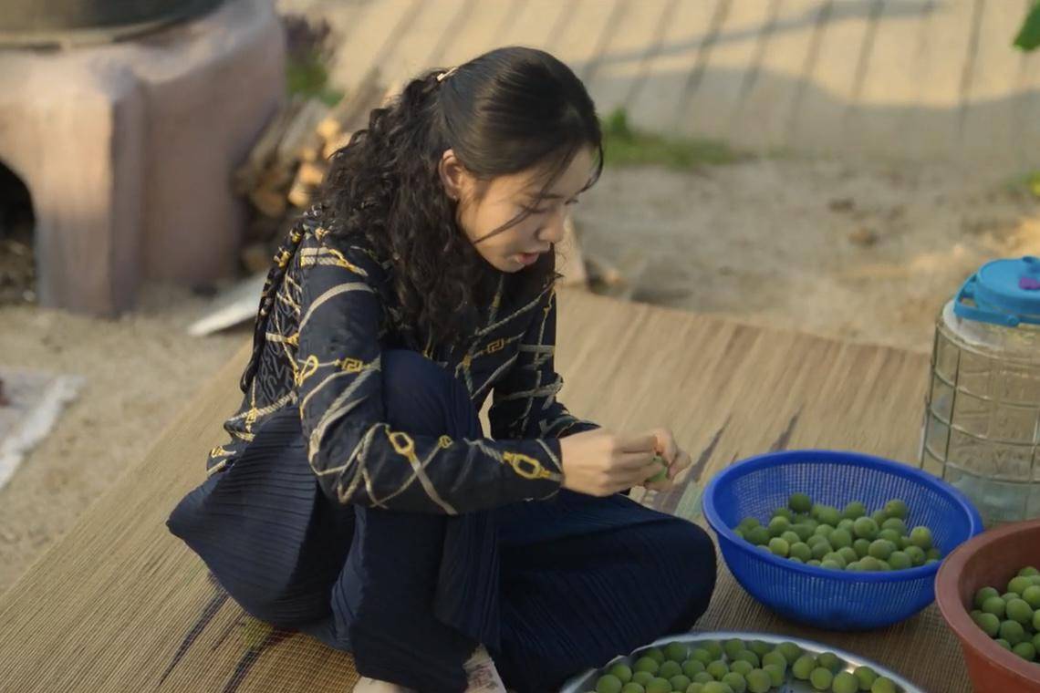 Oh Pan Geum (Kim Mi Kyung) dalam drakor Genie, Make a Wish (dok. Netflix/Genie, Make a Wish)