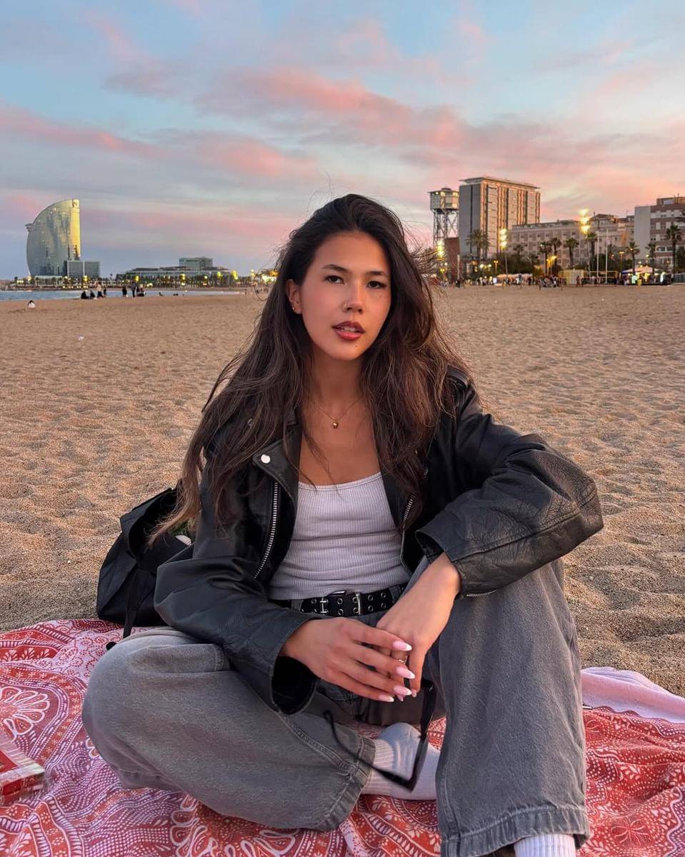 potret Annika Sager, Miss Universe Singapura 2025 (instagram.com/annikasager)