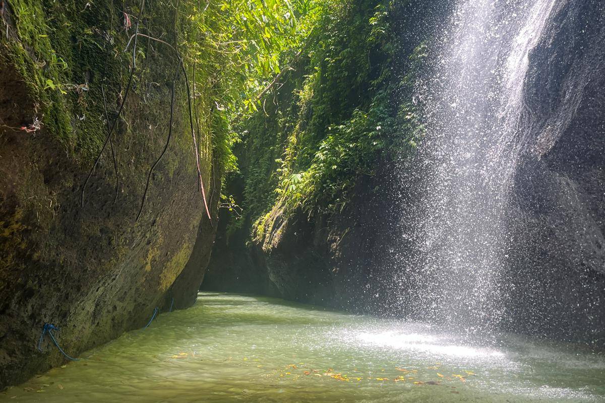 hidden canyon di kawasan Bangkiang Jaran Waterfall (dok.pribadi/Natalia Indah)