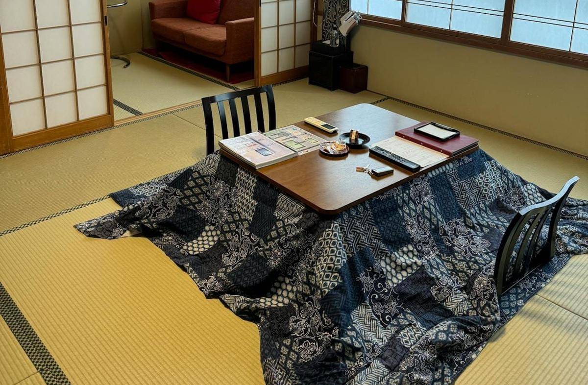 ilustrasi meja kotatsu