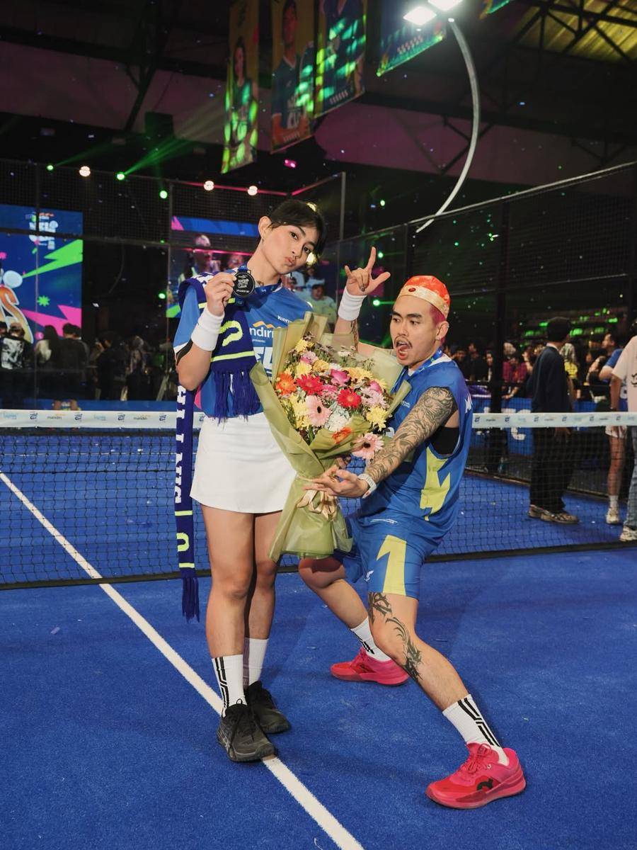 potret Sintya Marisca menang turnamen padel 