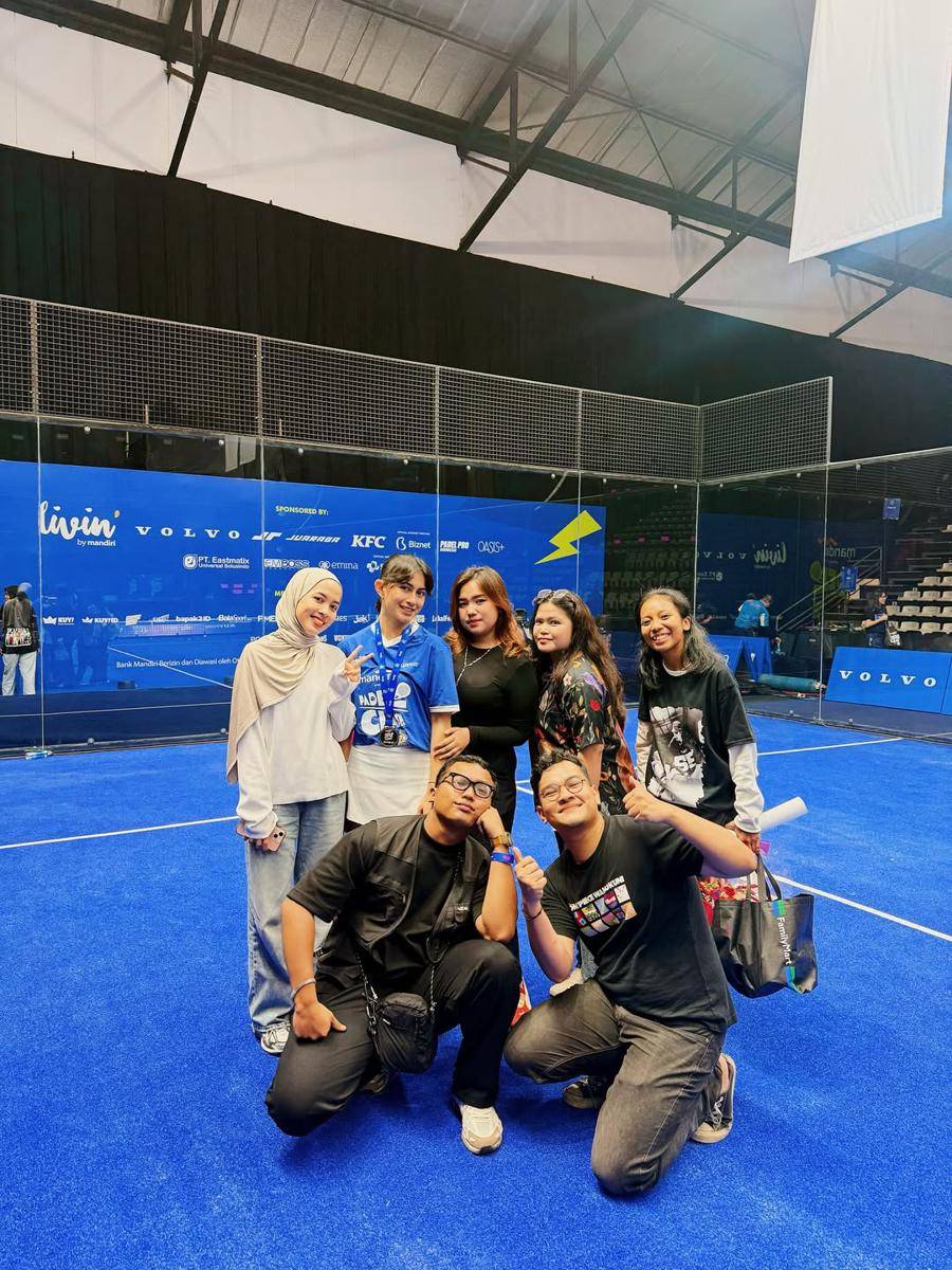 potret Sintya Marisca menang turnamen padel 
