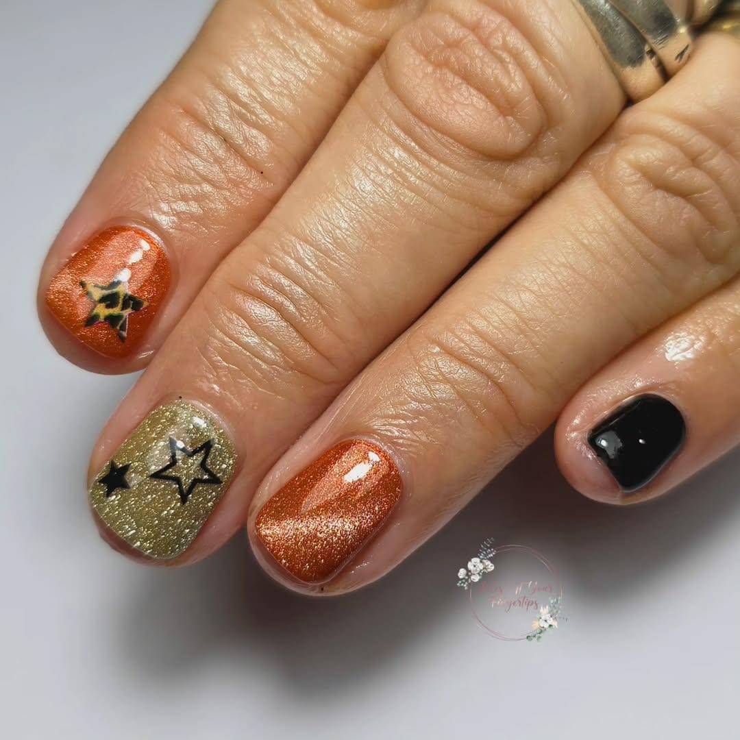 Ide nail art cat-eye orange (instagram.com/julesatyourfingertips)