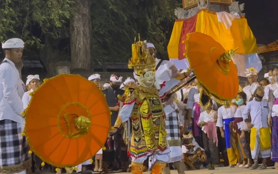 Pementasan Tari Sandar di Desa Kedonganan. (YouTube.com/Made In Bali)
