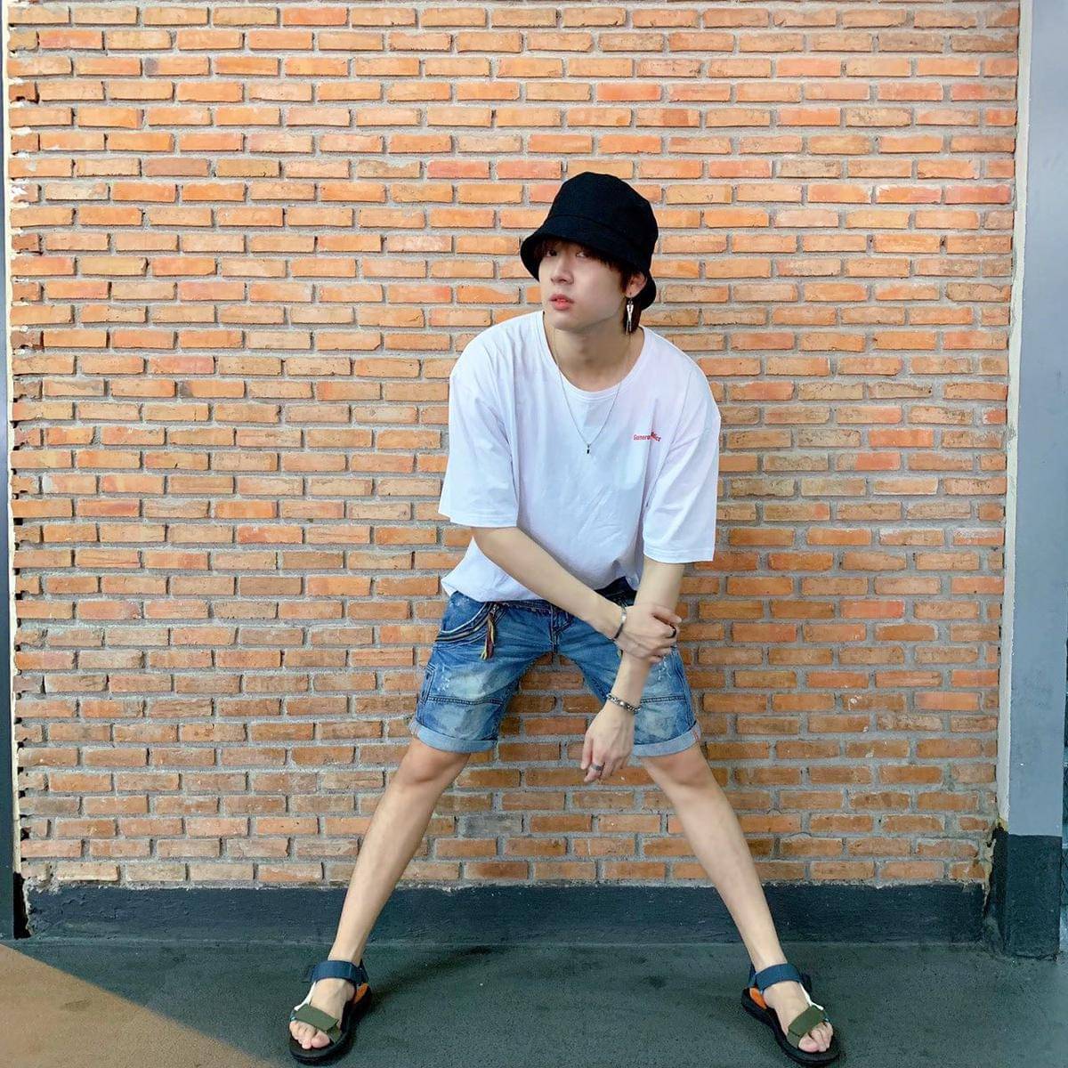 OOTD pakai sandal ala Pon Thanapon (instagram.com/thana_pon)