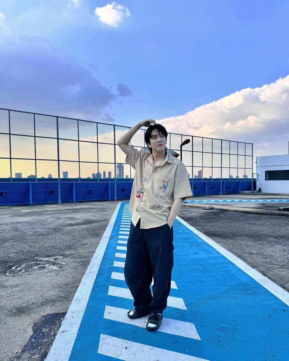 OOTD pakai sandal ala Pon Thanapon (instagram.com/thana_pon)