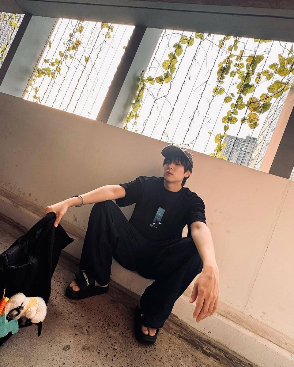OOTD pakai sandal ala Pon Thanapon (instagram.com/thana_pon)