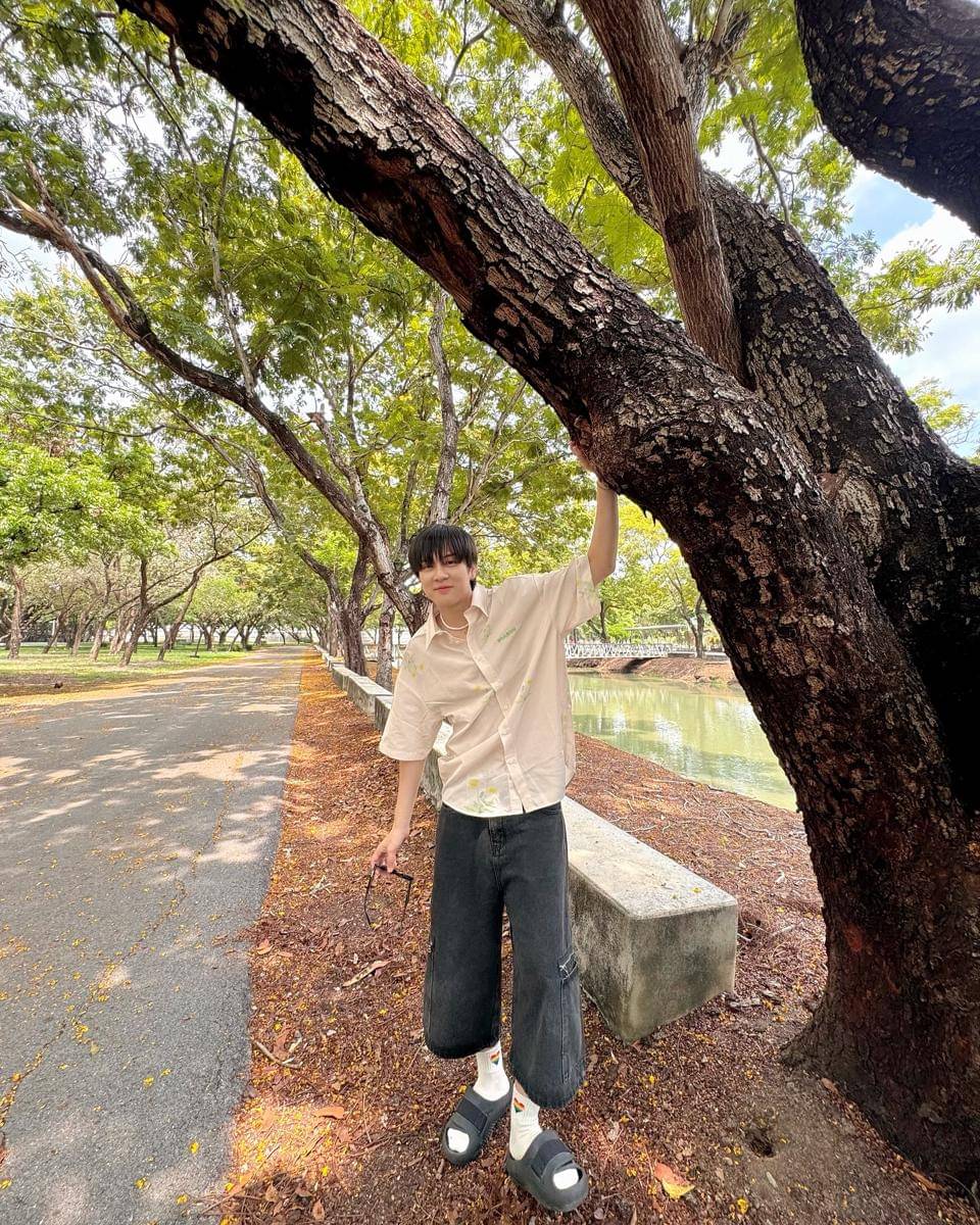 OOTD pakai sandal ala Pon Thanapon (instagram.com/thana_pon)