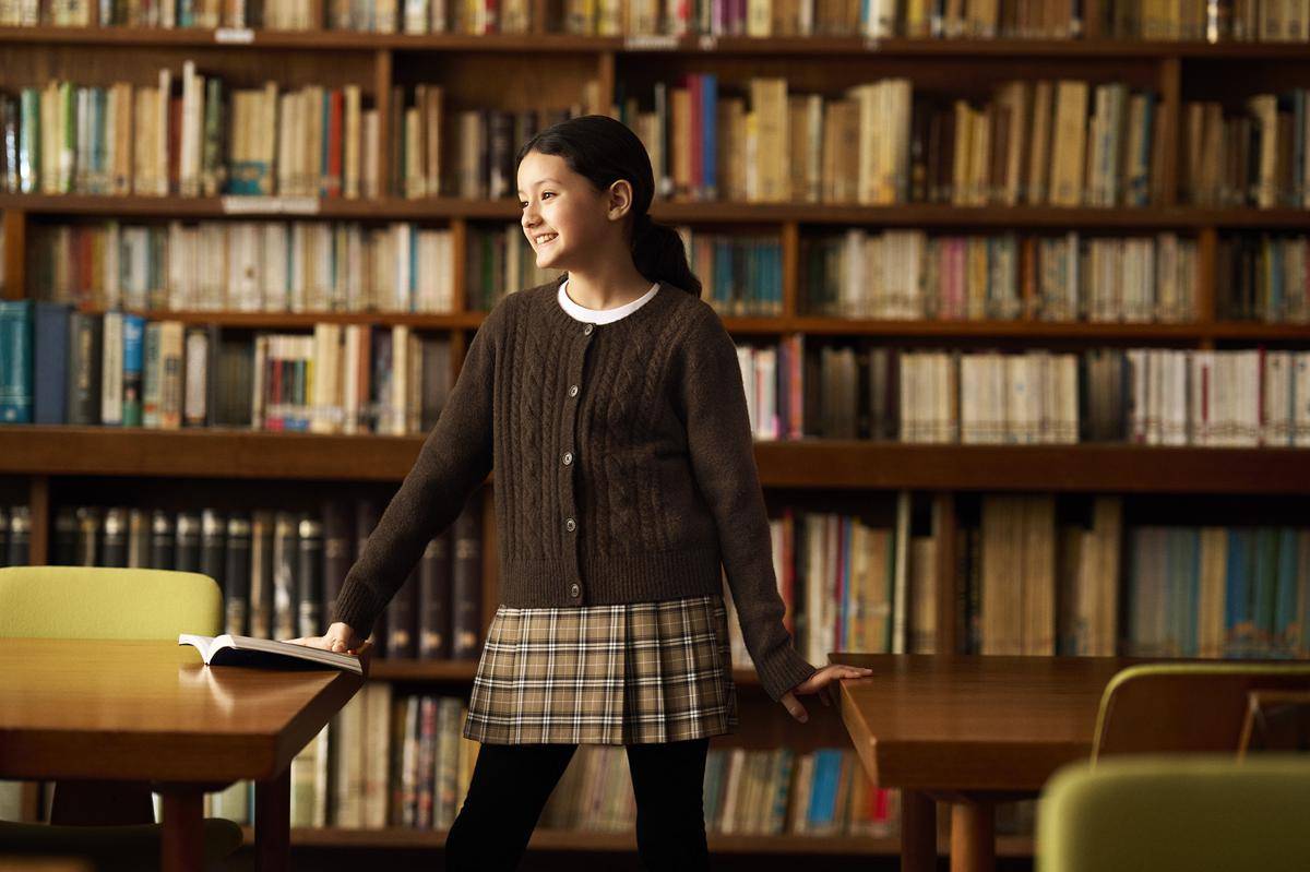 GIRLS Cardigan Soufflé Yarn dari Uniqlo (dok. Uniqlo)