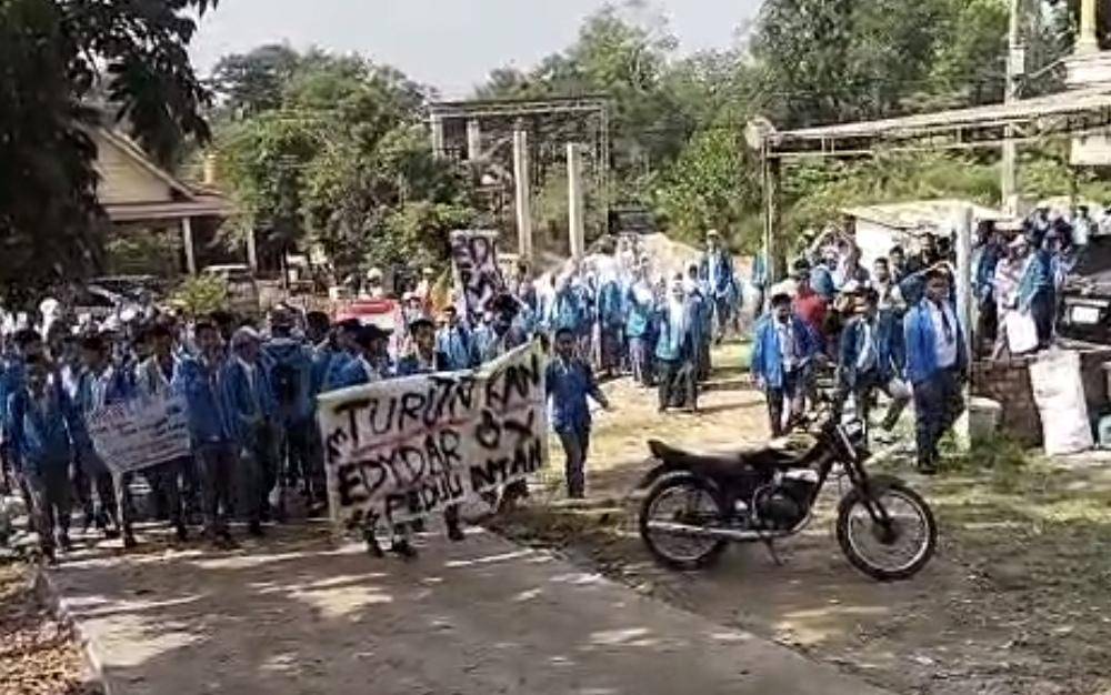 Demonstrasi Siswa di SMKN 1 Indralaya Selatan tuntut Kepsek mundur (Dok: istimewa)