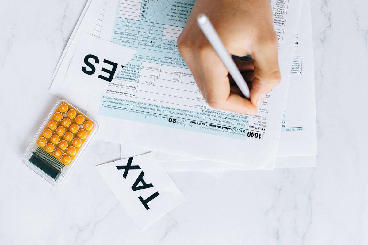 Potret mengisi formulit tax refund 