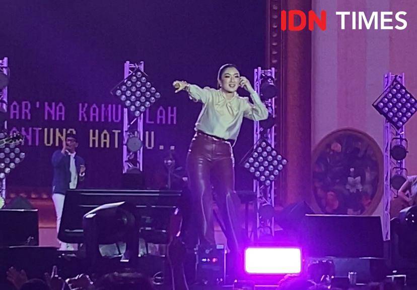 potret musisi di program Centil Era Synchronize Festival 2025 hari ketiga, Minggu (5/10/2025) (dok. IDN Times/Rani Asnurida)