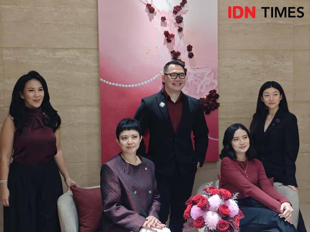 Para kolaborator dan tim Frank & co. saat Reopening Frank & co. pada Minggu (5/10/2025) di Pondok Indah Mall 1. (IDN Times/Febriyanti Revitasari)