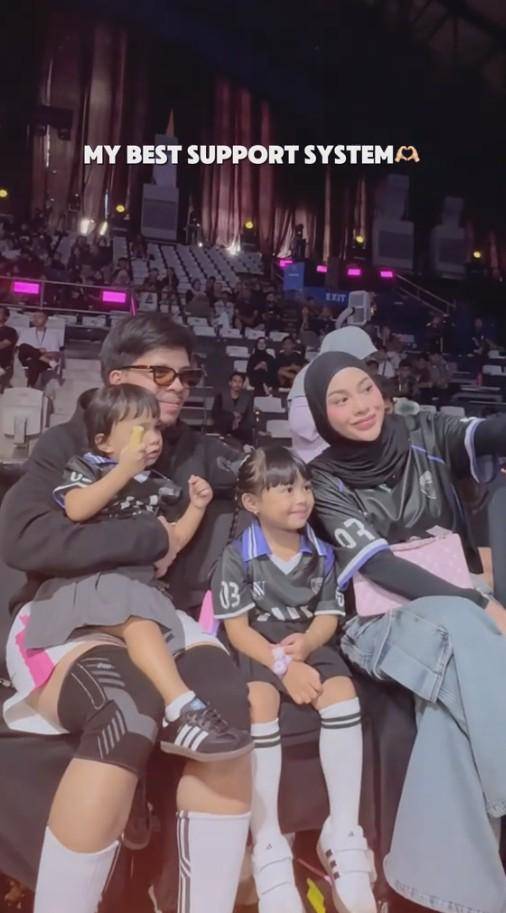Ameena dan Azura Dukungan Atta Halilintar di Padel Clash (tiktok.com/attahalilintar)