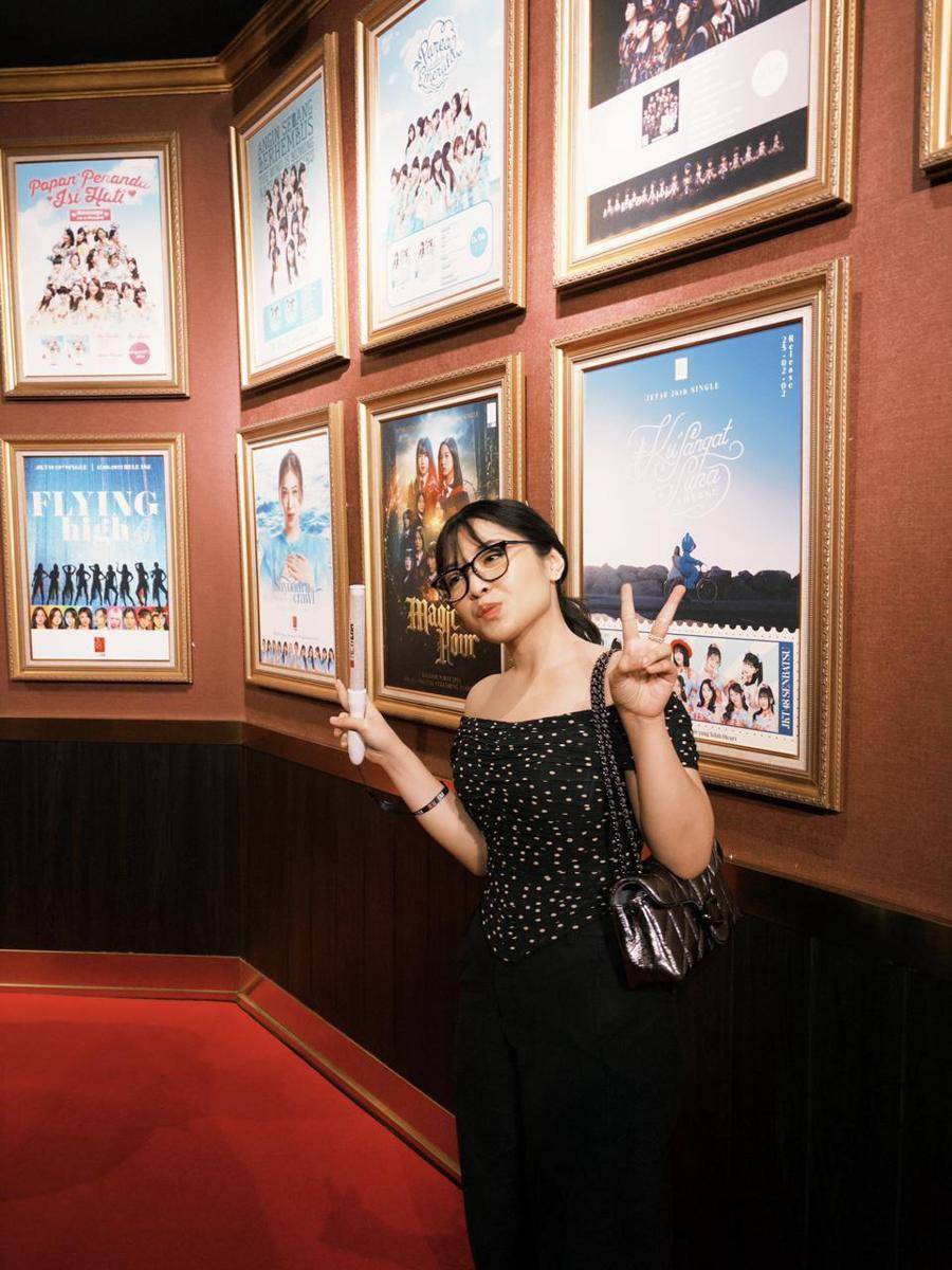 Bernadya Ribka nonton ke Teater JKT48