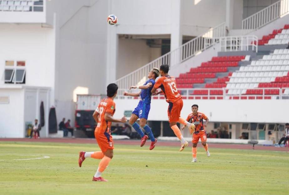 Penyerang Persiba Takumu Nishihara gagal membawa Persiba meraih kemenangan.