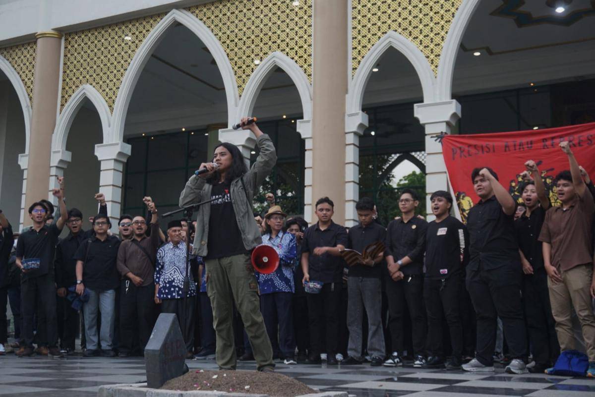  Aksi Solidaritas UII Rapatkan Barisan: Bebaskan Paul, Bebaskan Semua Korban Tangkap Paksa dan Kriminalisasi, Senin (6/10/2025).