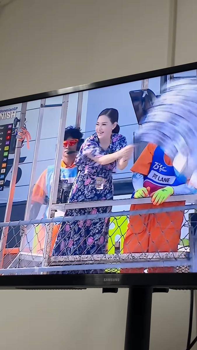 Maia kibarkan bendera finish