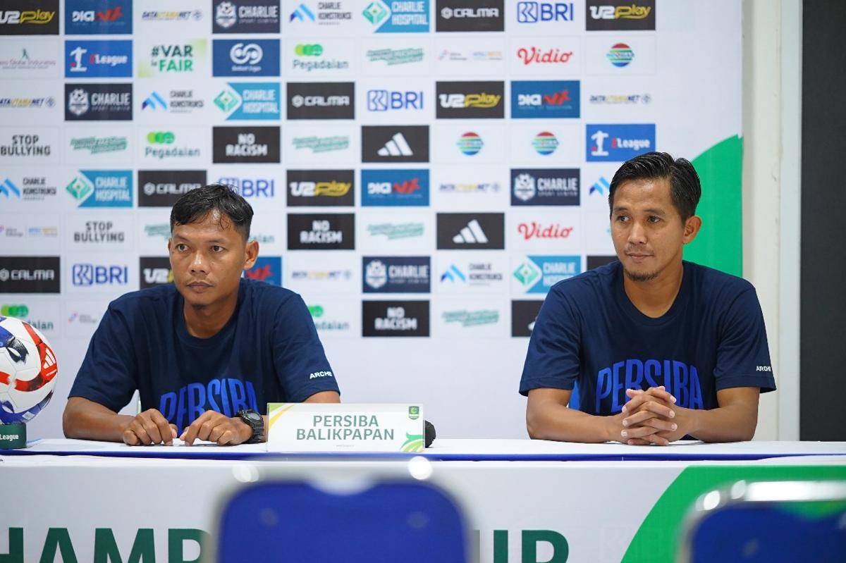 Abdulrahman (kanan) dipastikan kembali memperkuat Persiba pada laga melawan Kendal Tornado FC.
