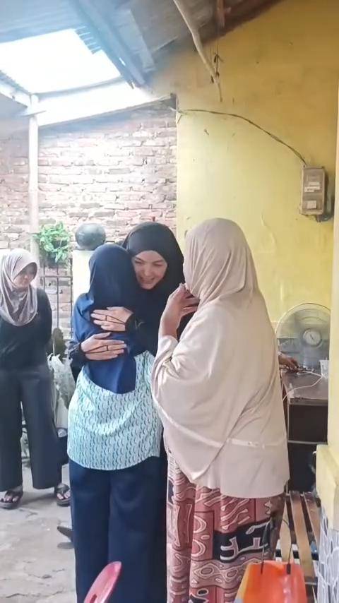Nadya Almira jenguk Adnan