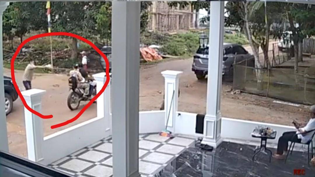 Aksi penembakan di Cengal OKI terekam kamera CCTV rumah warga. (Dok. Istimewa)