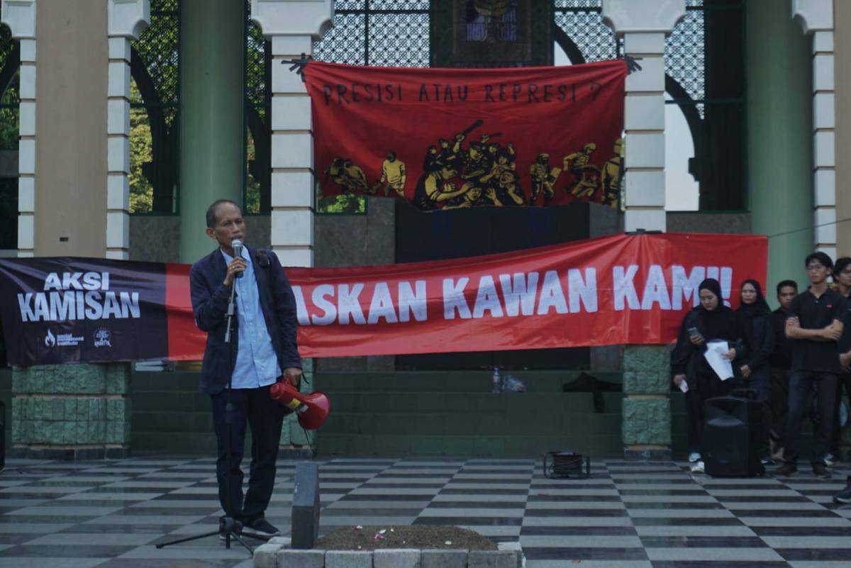  Aksi Solidaritas UII Rapatkan Barisan: Bebaskan Paul, Bebaskan Semua Korban Tangkap Paksa dan Kriminalisasi, Senin (6/10/2025).