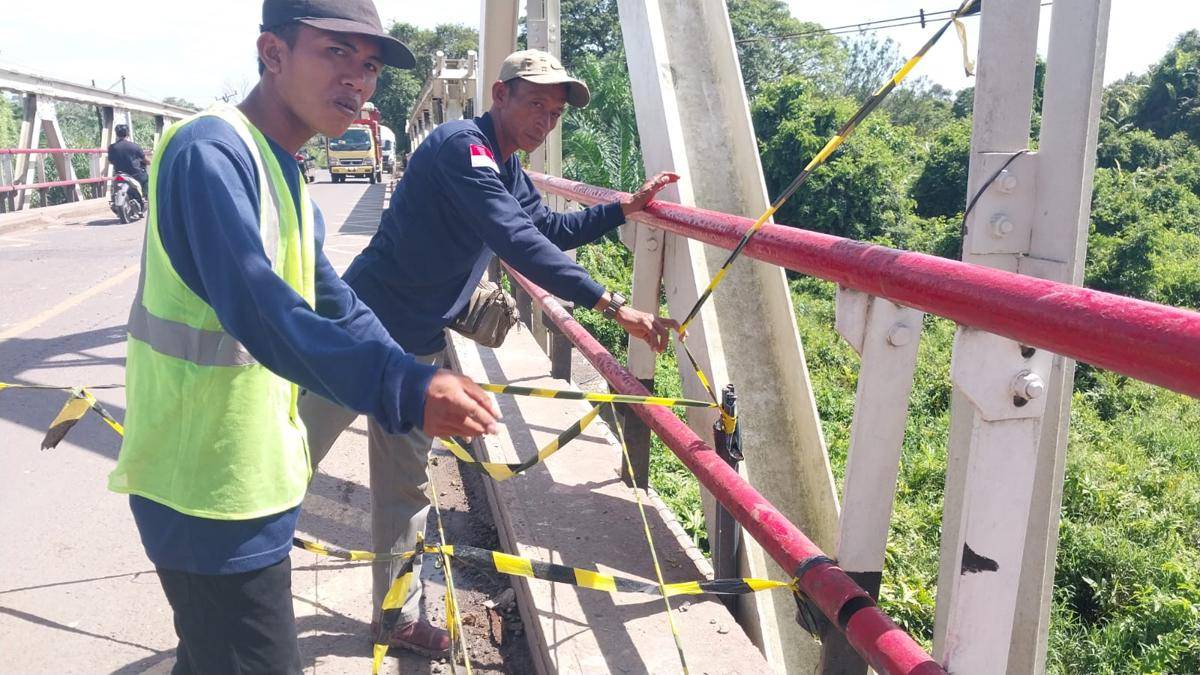 Kondisi sling baja Jembatan Peninggalan di Tungkal Jaya yang putus. (Dok. Pemkab Muba)