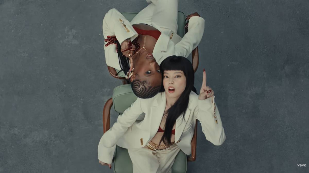 Tangkapan Layar MV ExtraL